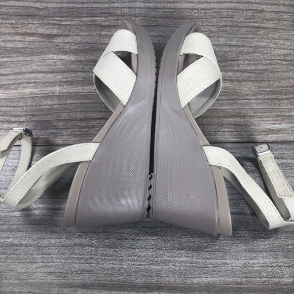 Crocs Leigh II Wedge Sandals sz 9 - Picture 5 of 15
